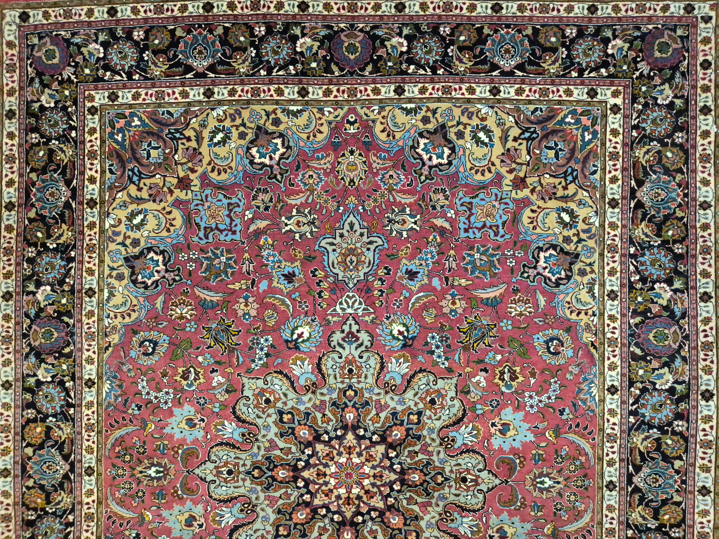 Täbriz Teppich Korkwolle mit Seide Medaillon feine Knüpfung