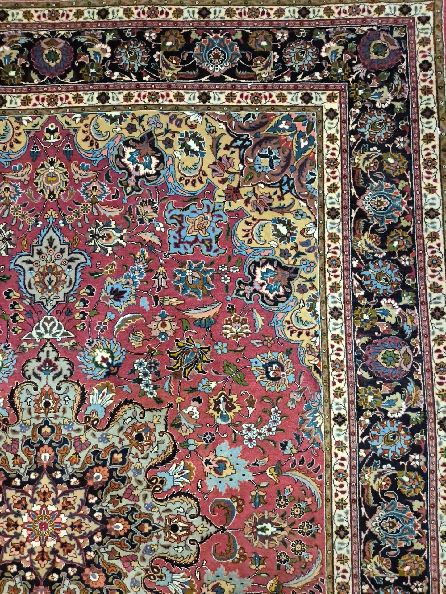 Täbriz Teppich Korkwolle mit Seide Medaillon feine Knüpfung