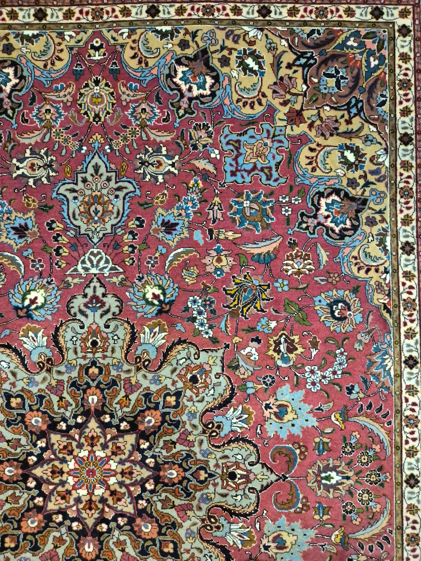 Täbriz Teppich Korkwolle mit Seide Medaillon feine Knüpfung