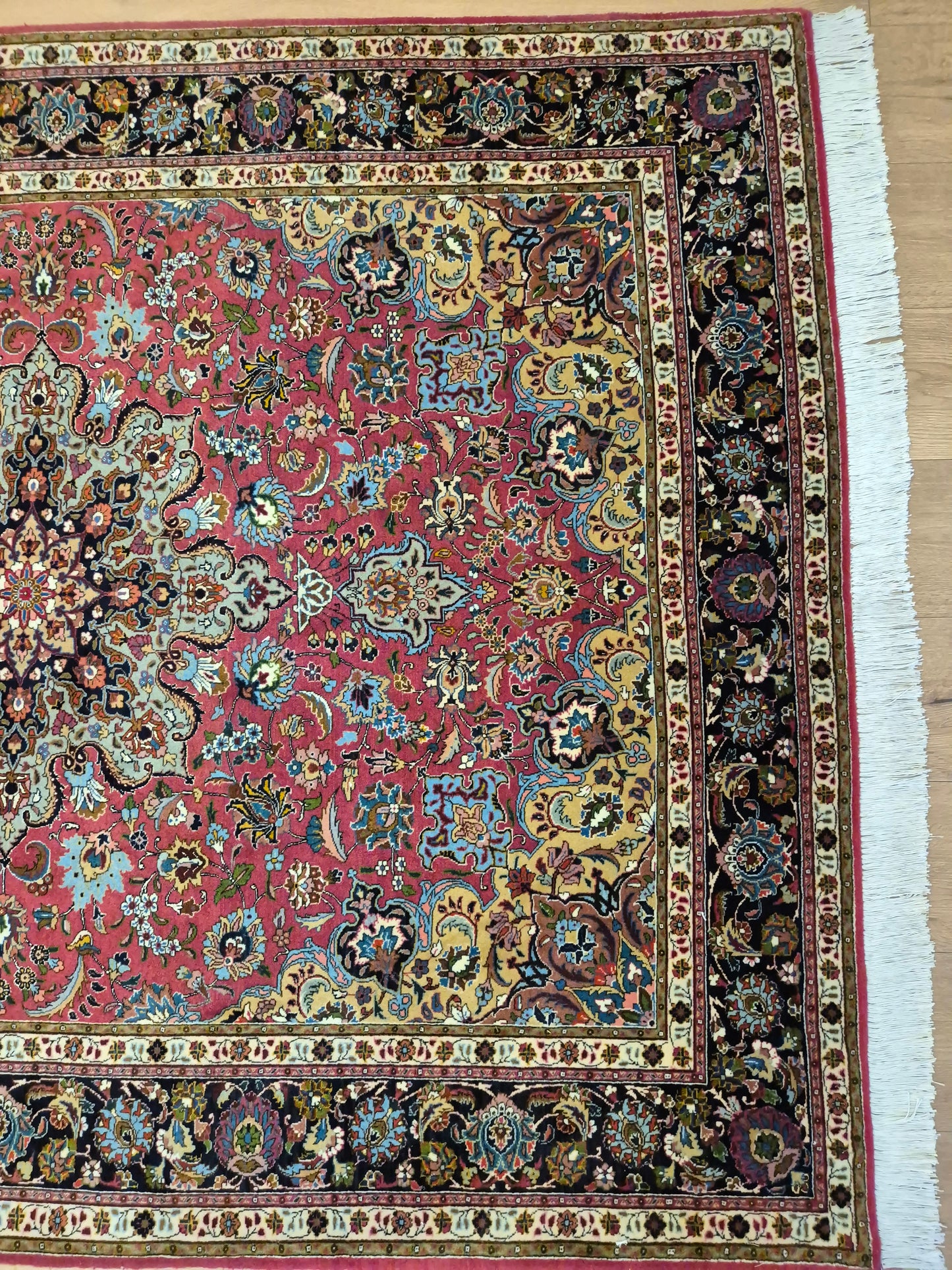 Täbriz Teppich Korkwolle mit Seide Medaillon feine Knüpfung