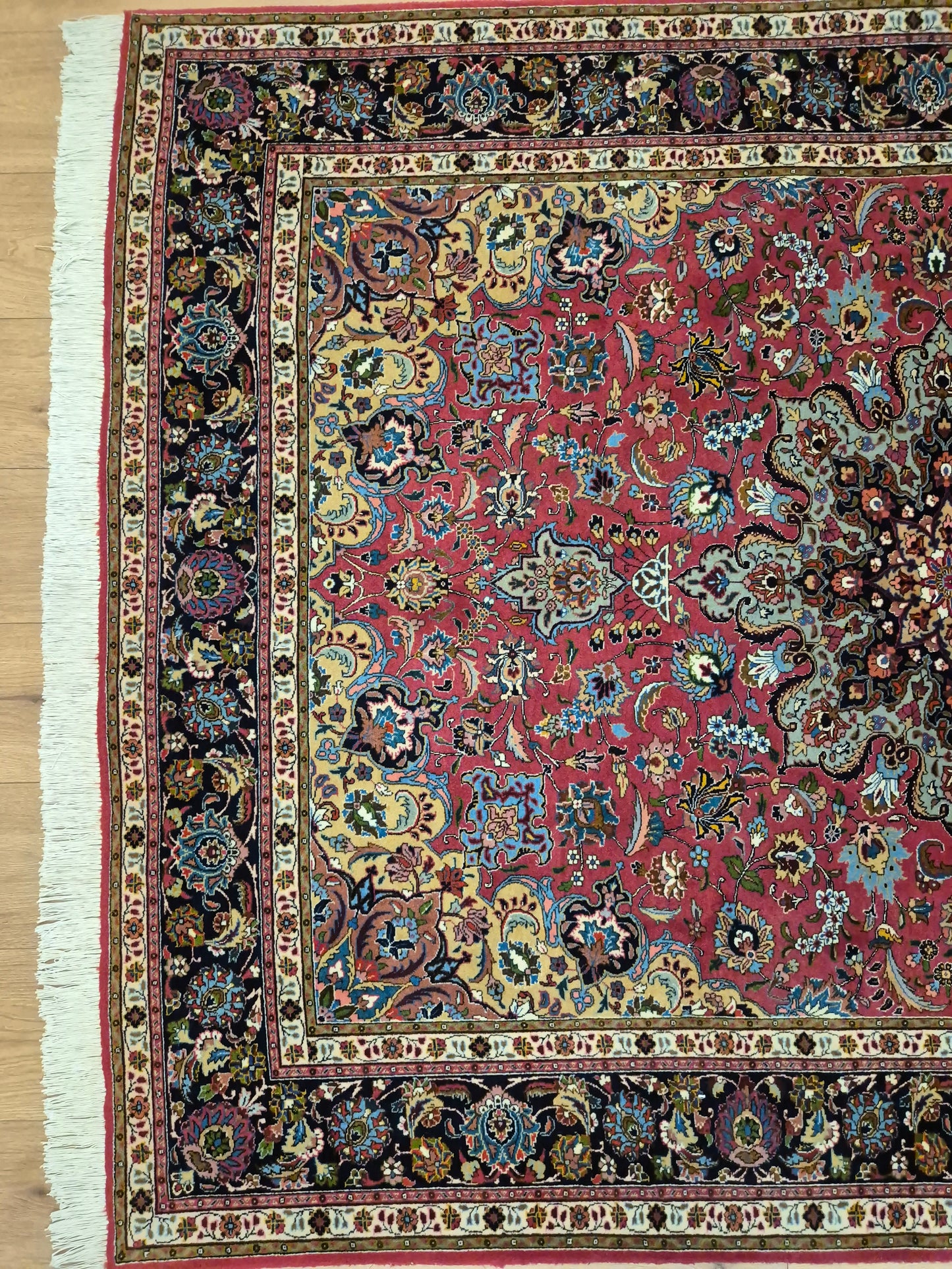 Täbriz Teppich Korkwolle mit Seide Medaillon feine Knüpfung