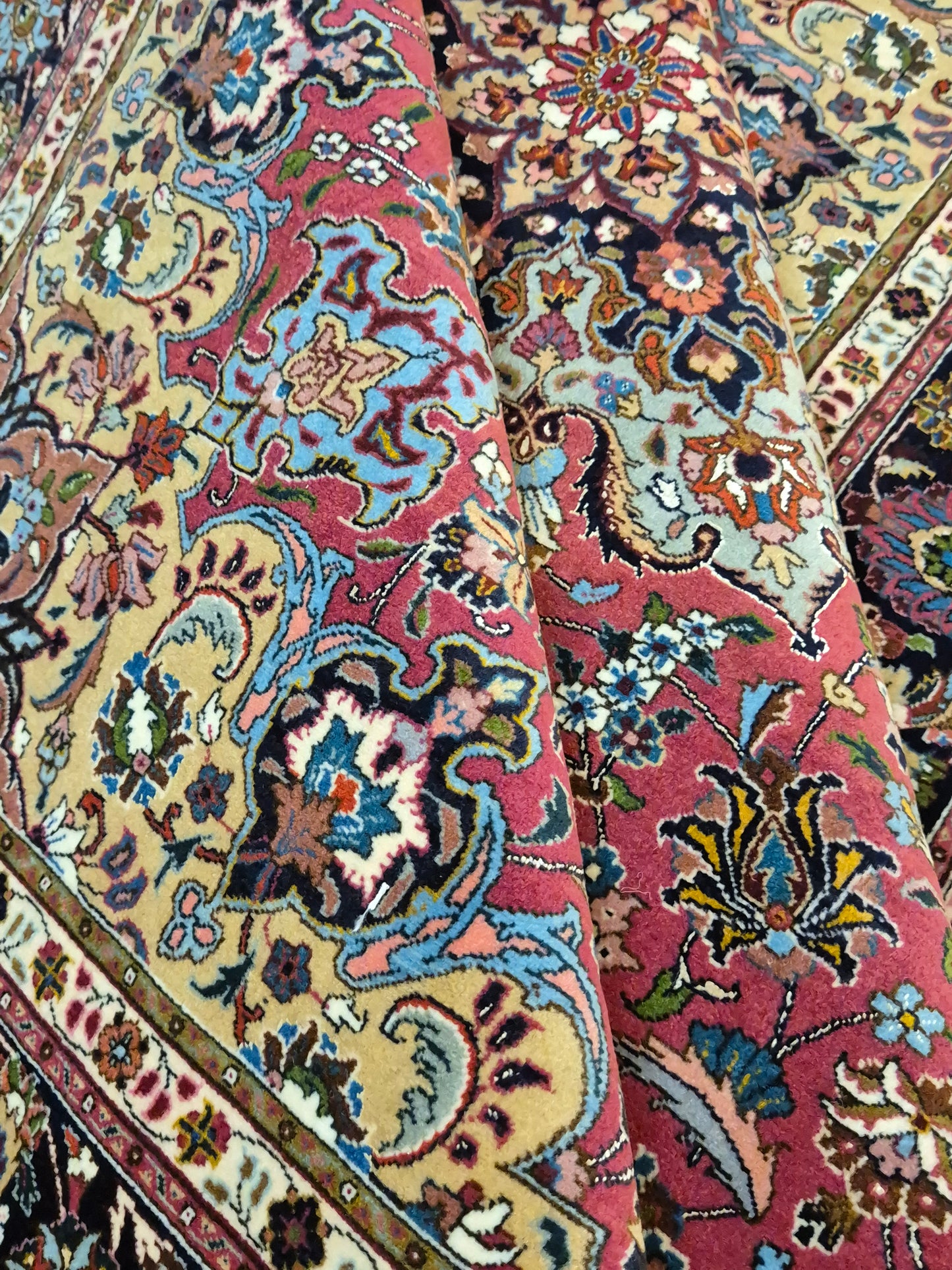 Täbriz Teppich Korkwolle mit Seide Medaillon feine Knüpfung