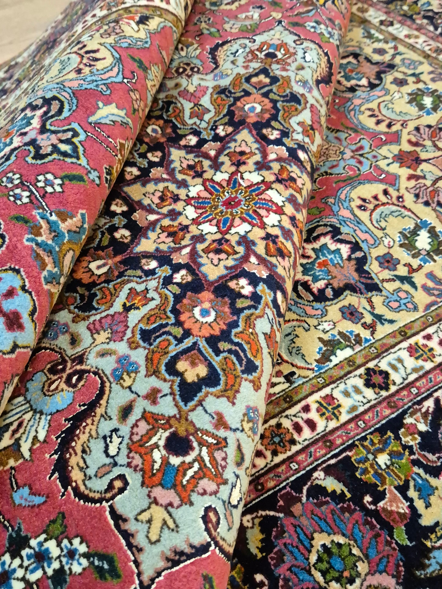 Täbriz Teppich Korkwolle mit Seide Medaillon feine Knüpfung