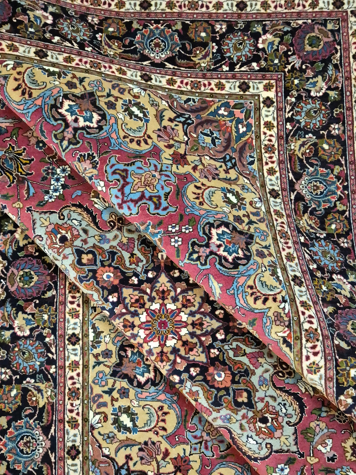 Täbriz Teppich Korkwolle mit Seide Medaillon feine Knüpfung