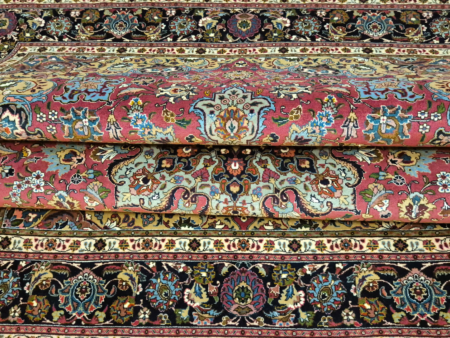 Täbriz Teppich Korkwolle mit Seide Medaillon feine Knüpfung