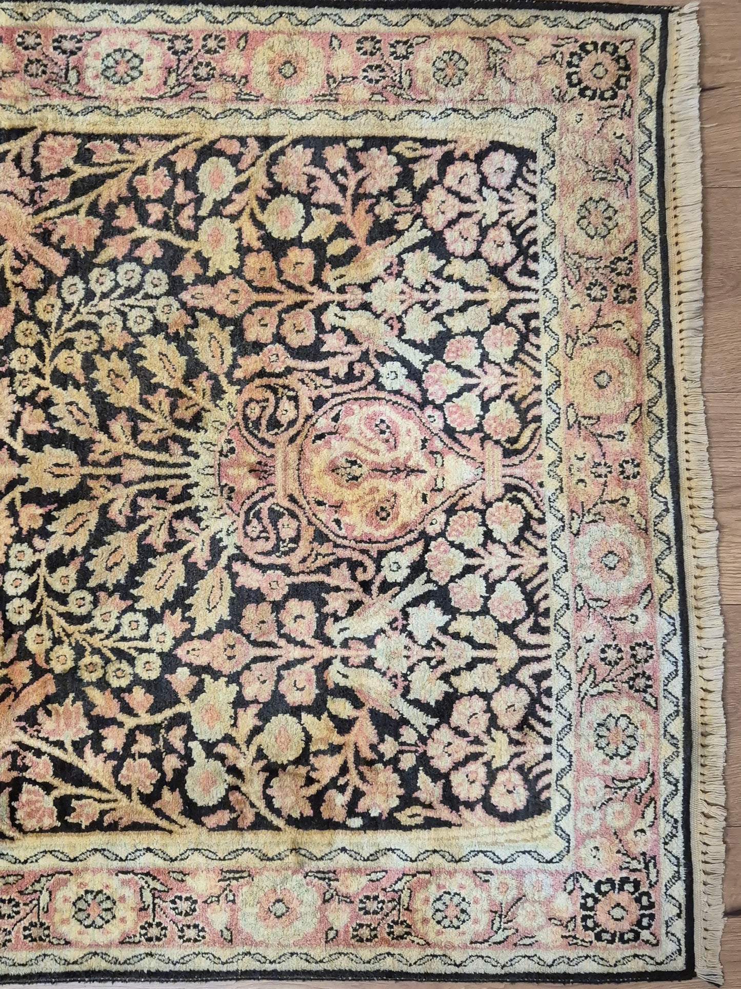 Kashmir Seidenteppich Lebensbaum florales Design feine Knüpfung