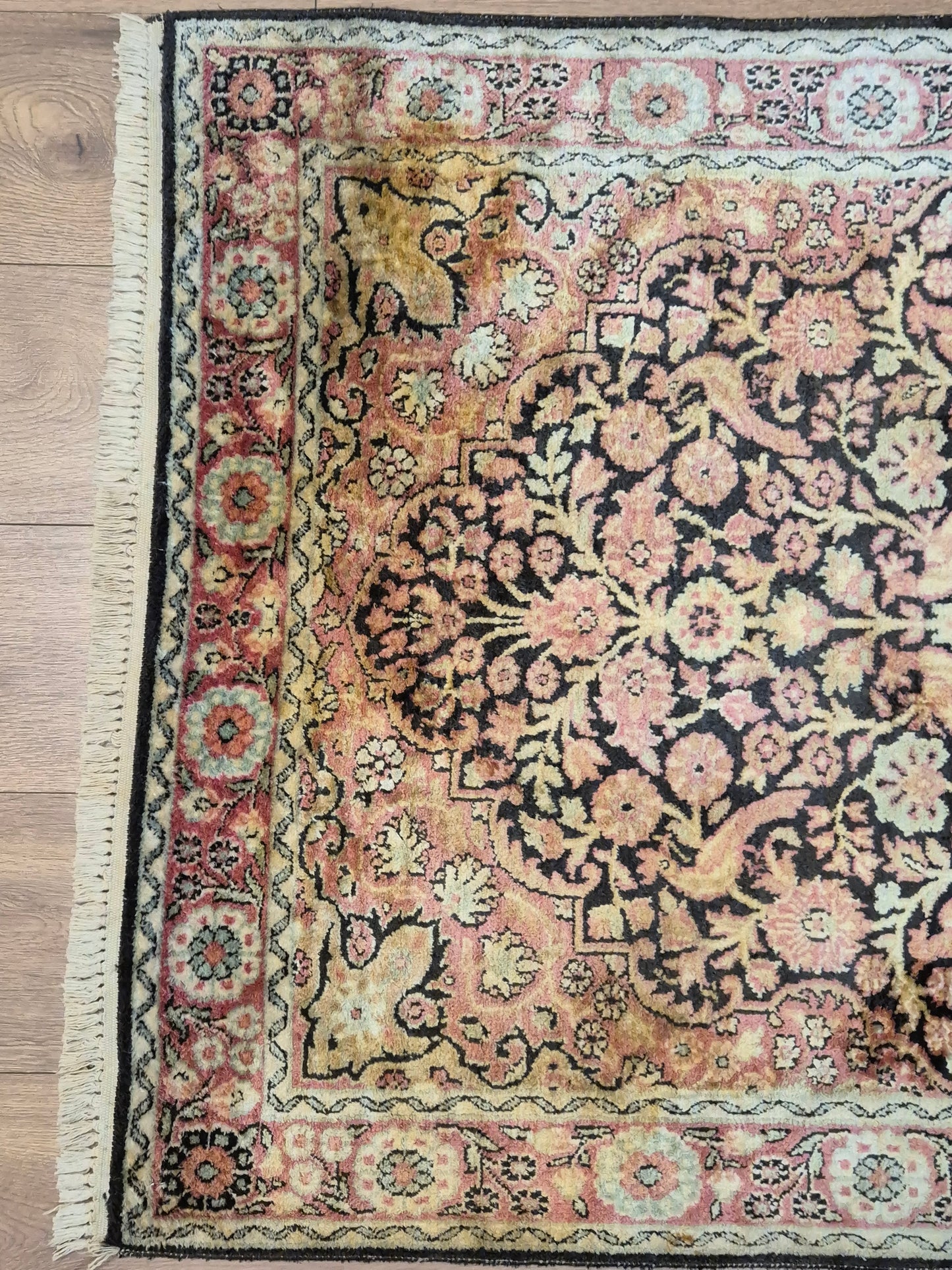 Kashmir Seidenteppich Lebensbaum florales Design feine Knüpfung