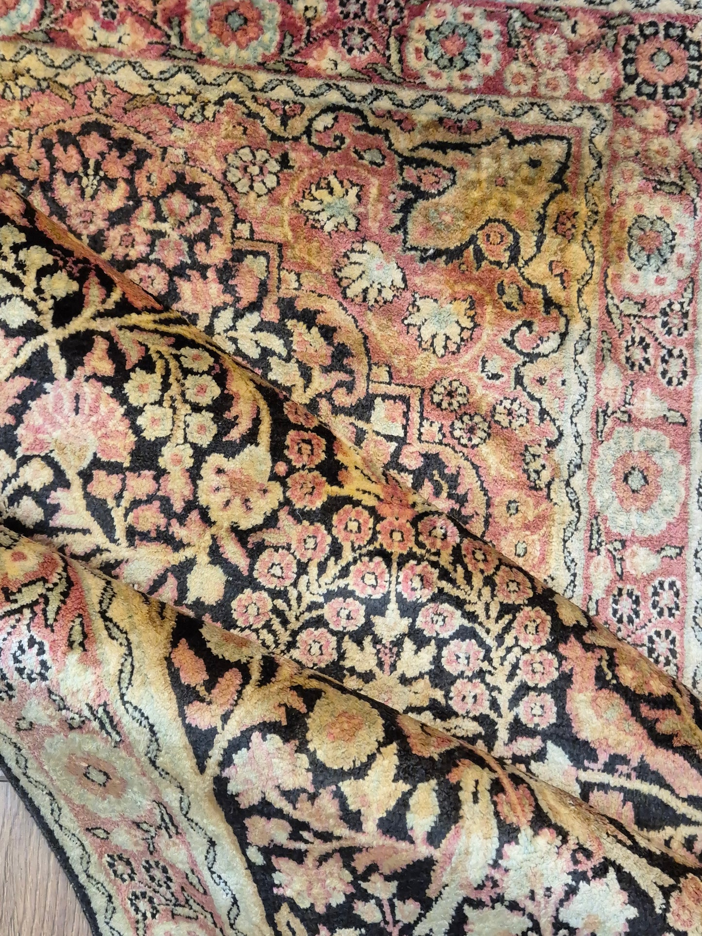 Kashmir Seidenteppich Lebensbaum florales Design feine Knüpfung