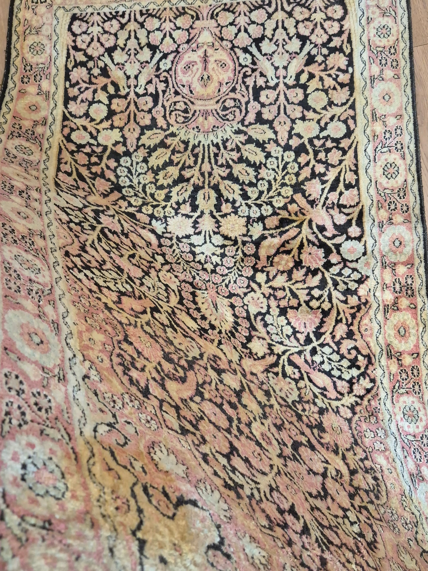 Kashmir Seidenteppich Lebensbaum florales Design feine Knüpfung