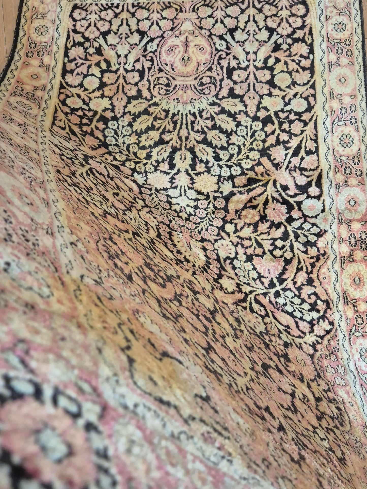 Kashmir Seidenteppich Lebensbaum florales Design feine Knüpfung