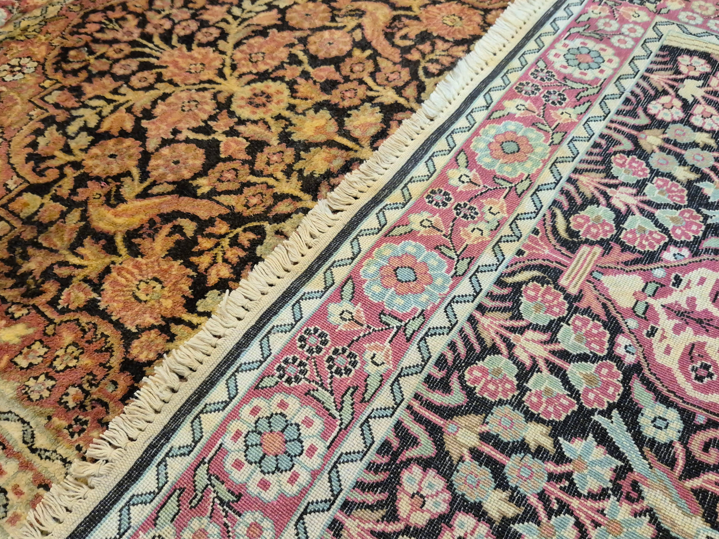 Kashmir Seidenteppich Lebensbaum florales Design feine Knüpfung