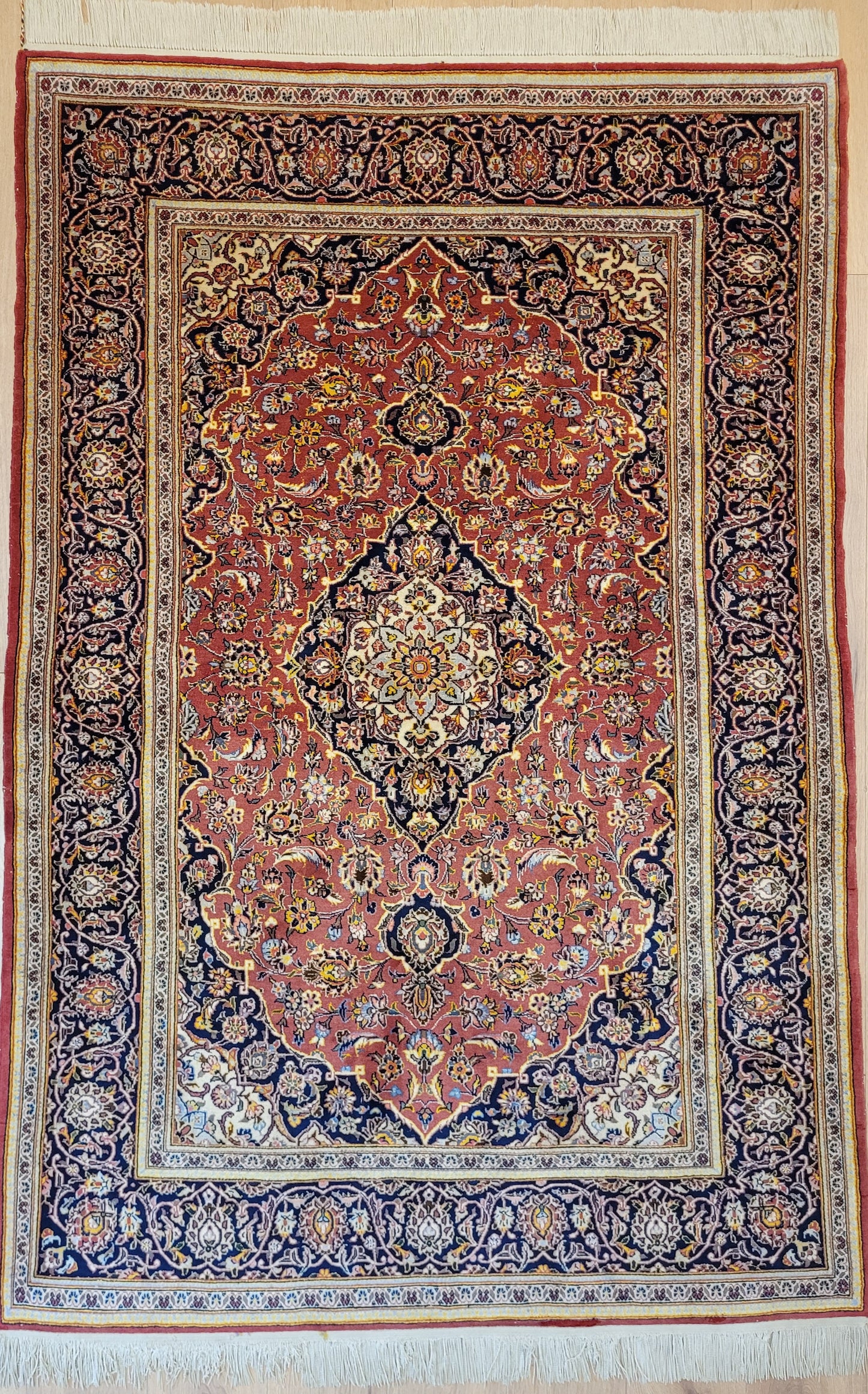 Kechan Teppich Korkwolle Medaillon Design feine Handknüpfung