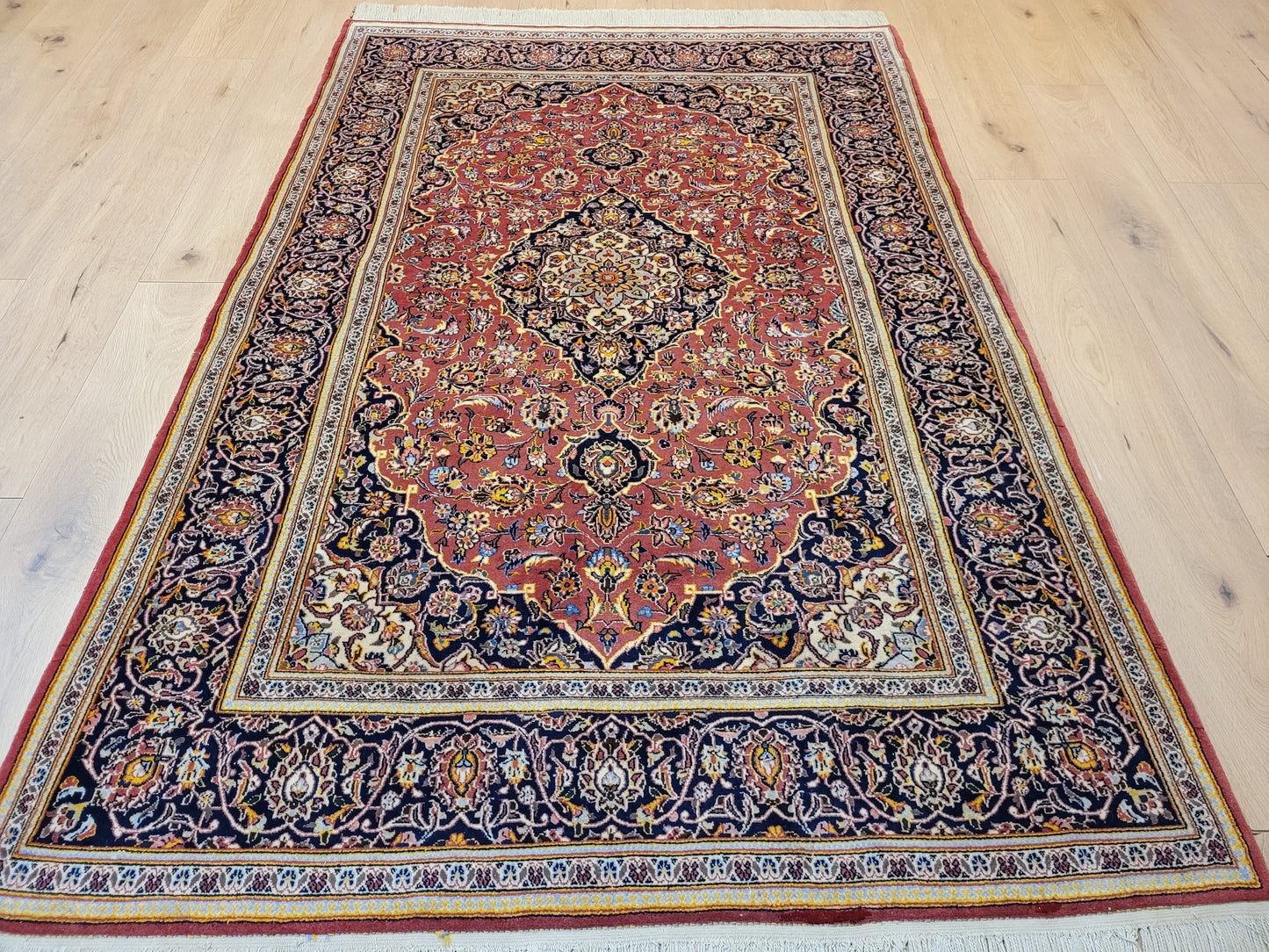 Kechan Teppich Korkwolle Medaillon Design feine Handknüpfung