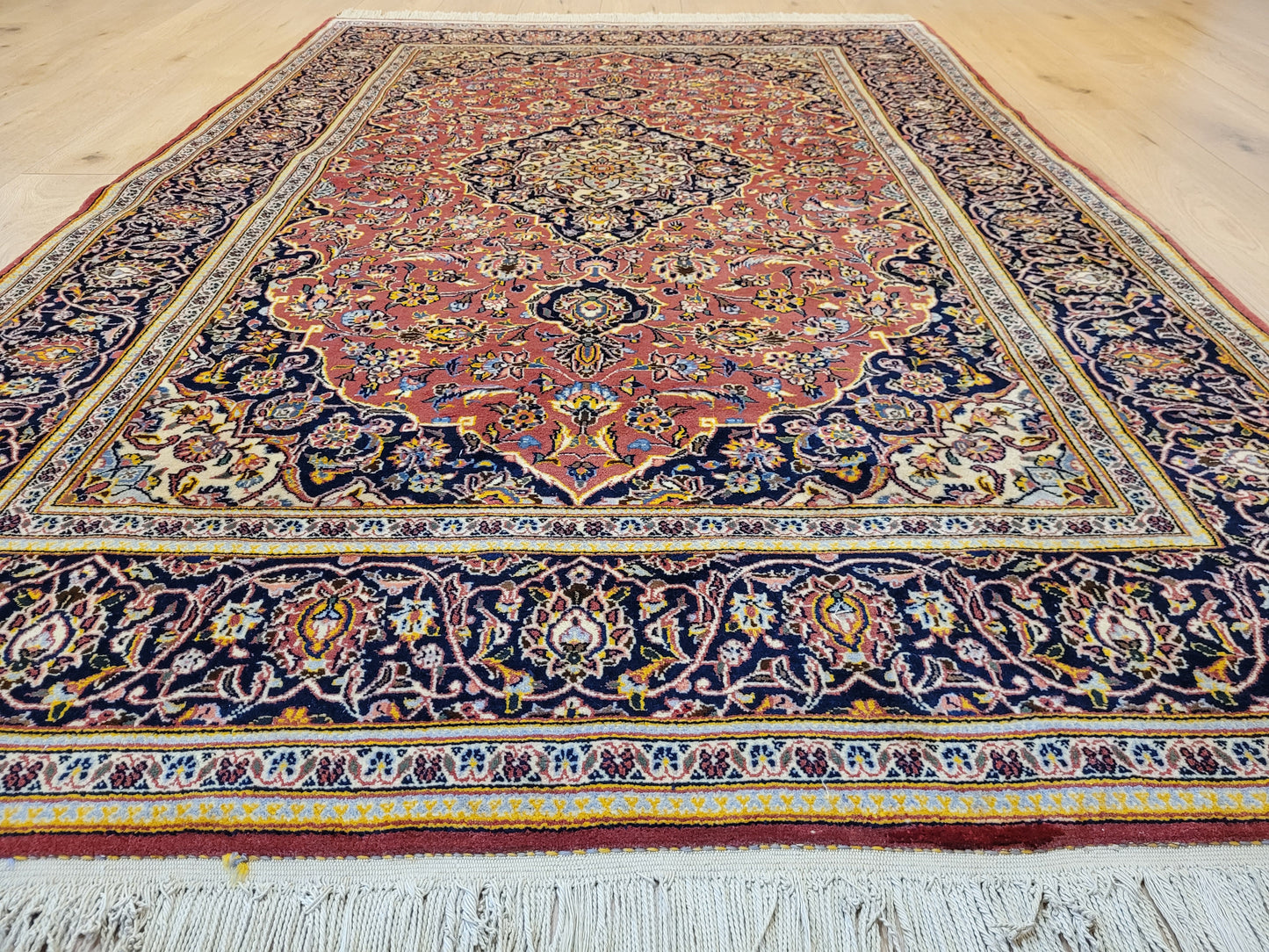 Kechan Teppich Korkwolle Medaillon Design feine Handknüpfung