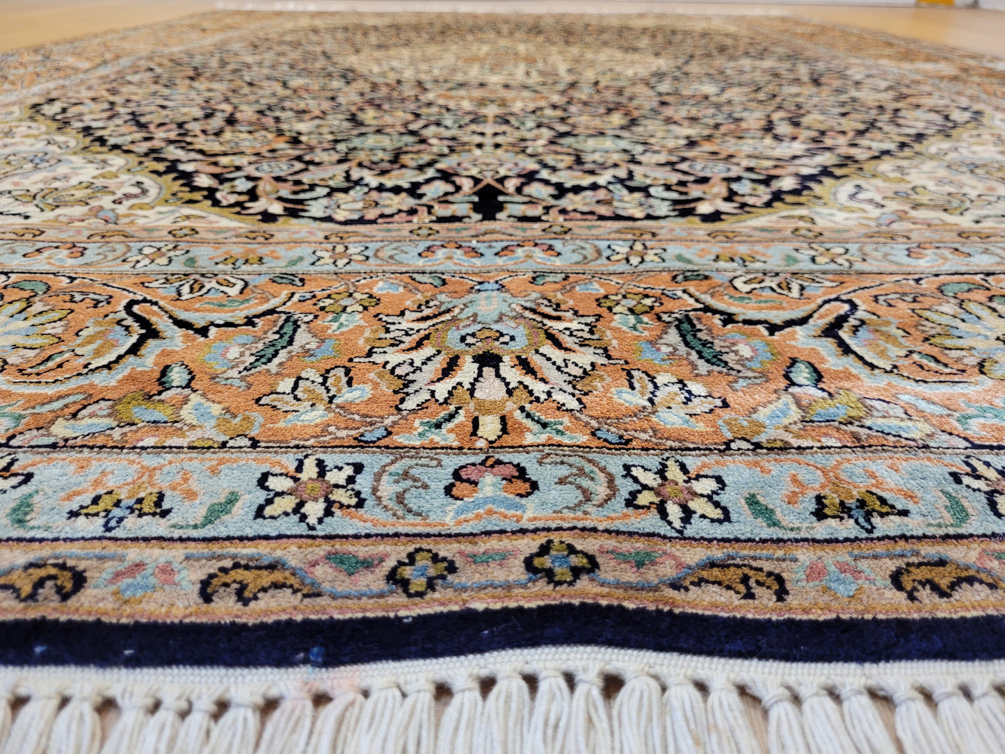 Kaschmir Teppich feine Handknüpfung Medaillon Design