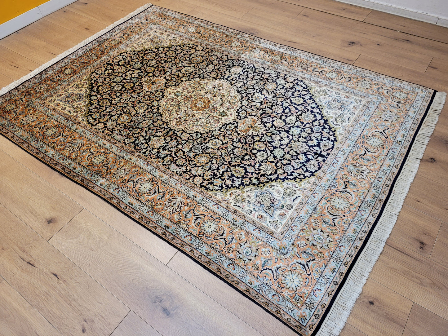 Kaschmir Teppich feine Handknüpfung Medaillon Design