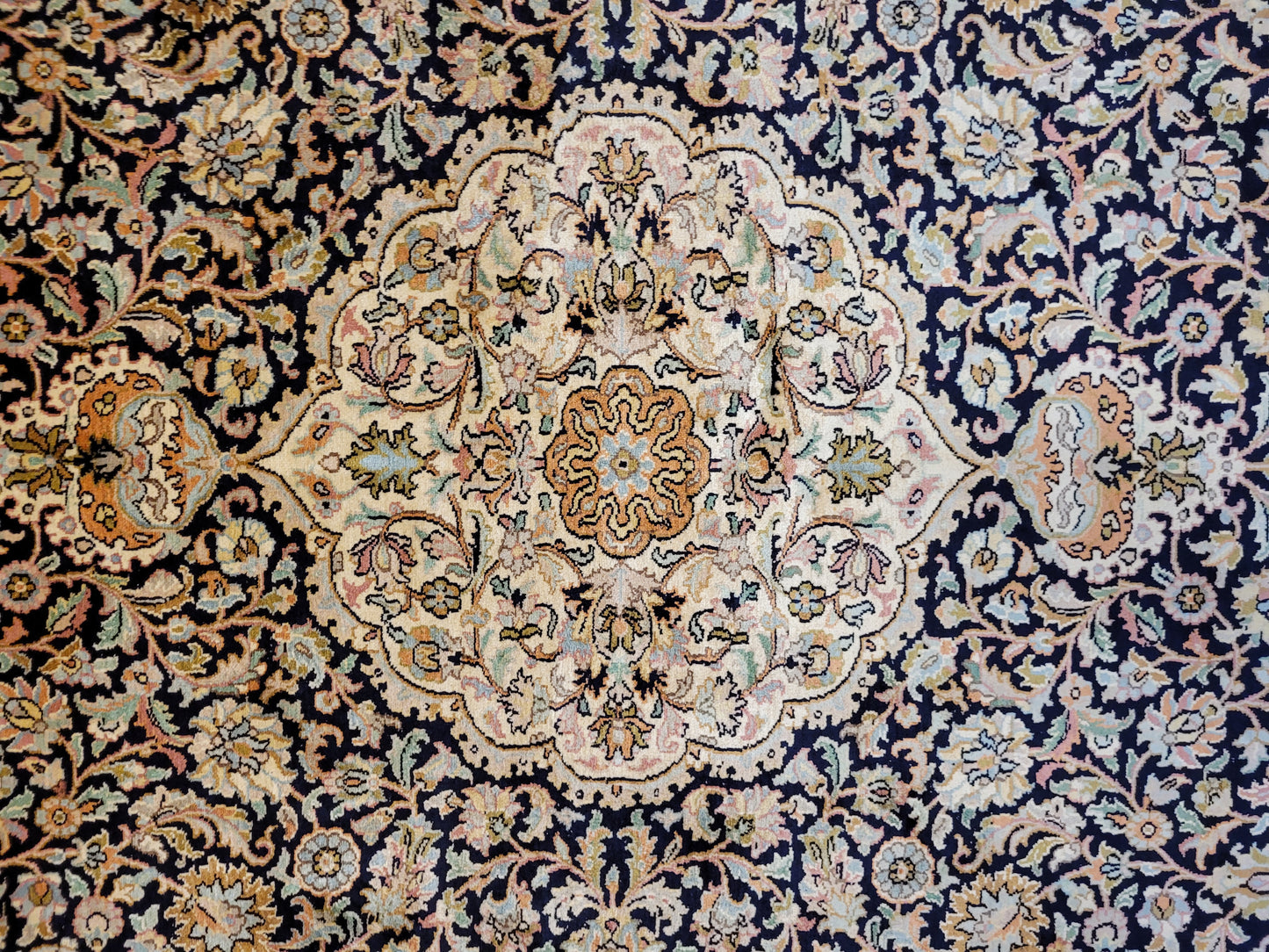 Kaschmir Teppich feine Handknüpfung Medaillon Design