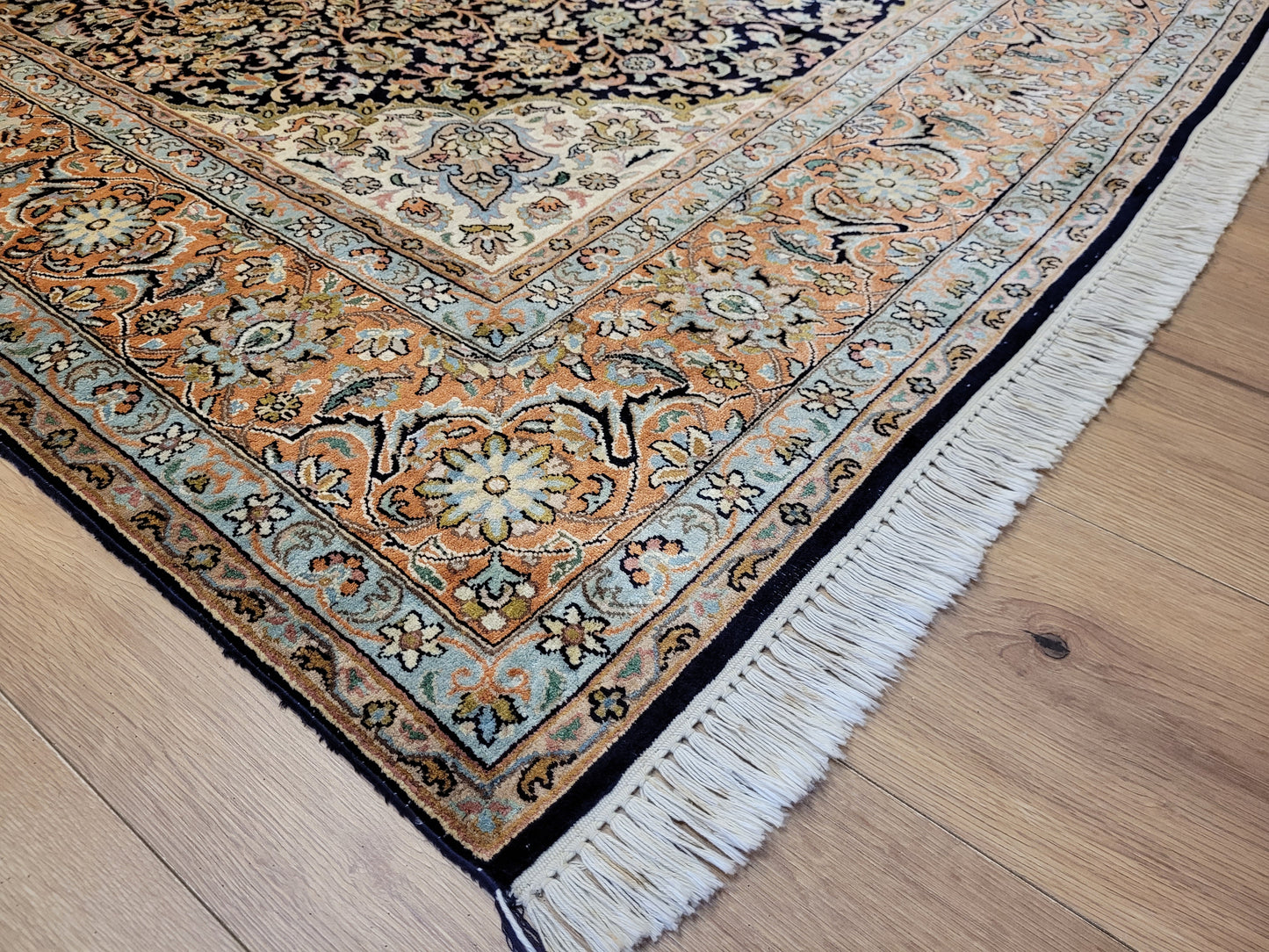 Kaschmir Teppich feine Handknüpfung Medaillon Design