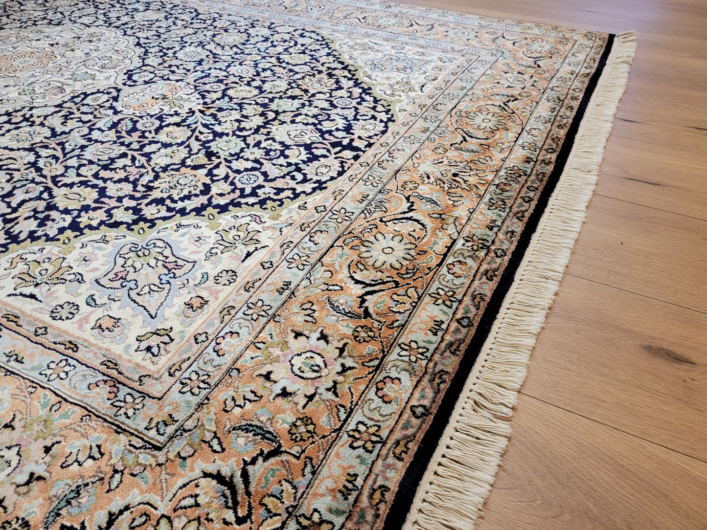 Kaschmir Teppich feine Handknüpfung Medaillon Design