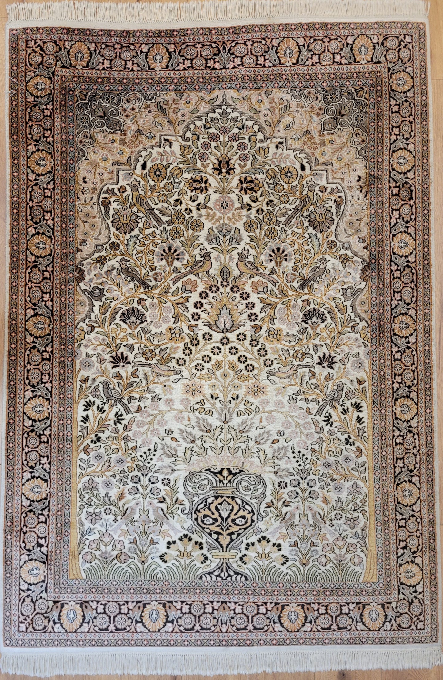 Kaschmir Teppich Seide feine Handknüpfung Lebensbaum Vase Design