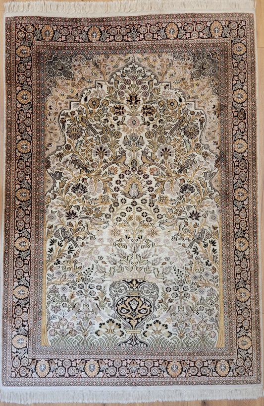 Kaschmir Teppich Seide feine Handknüpfung Lebensbaum Vase Design