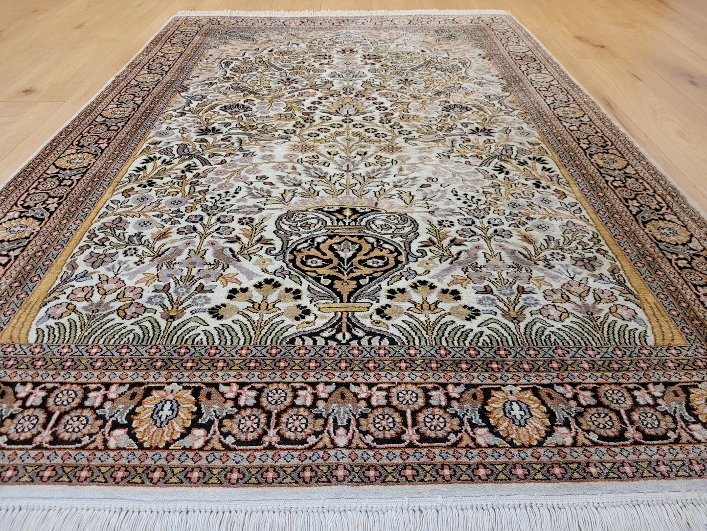 Kaschmir Teppich Seide feine Handknüpfung Lebensbaum Vase Design