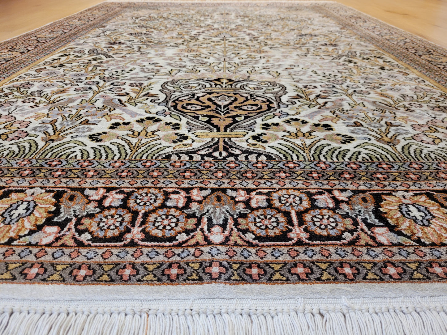 Kaschmir Teppich Seide feine Handknüpfung Lebensbaum Vase Design