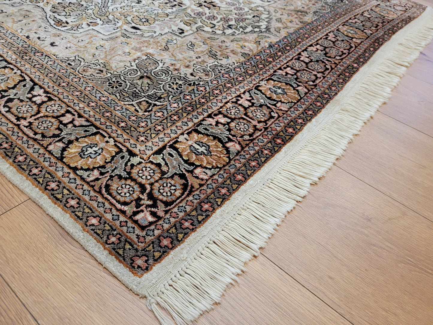 Kaschmir Teppich Seide feine Handknüpfung Lebensbaum Vase Design