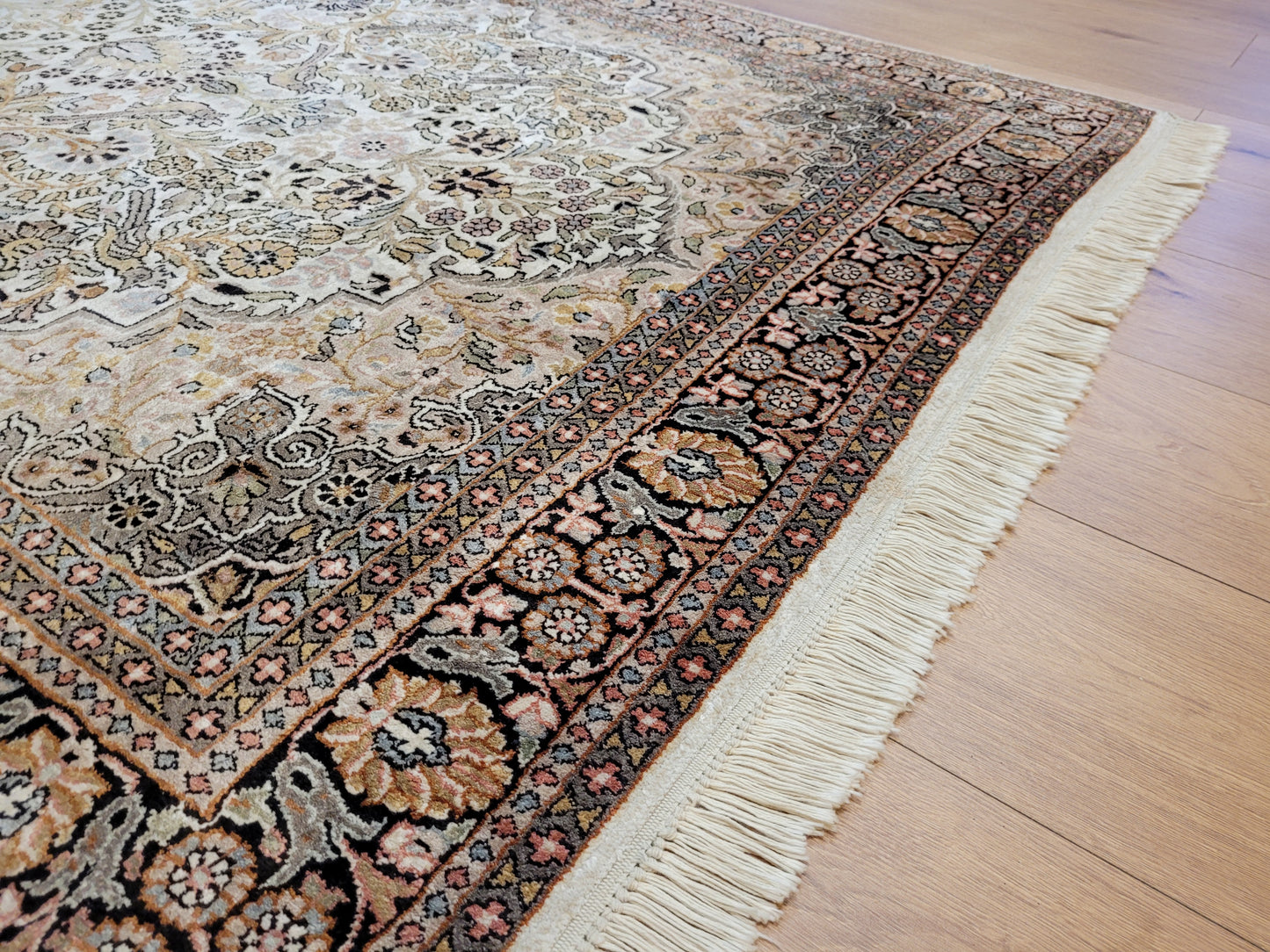 Kaschmir Teppich Seide feine Handknüpfung Lebensbaum Vase Design