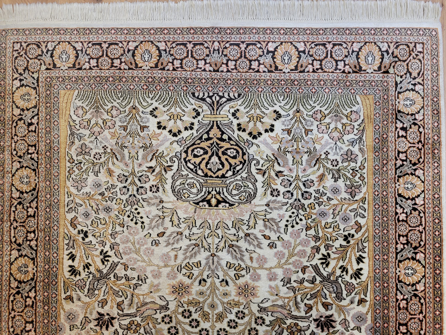 Kaschmir Teppich Seide feine Handknüpfung Lebensbaum Vase Design