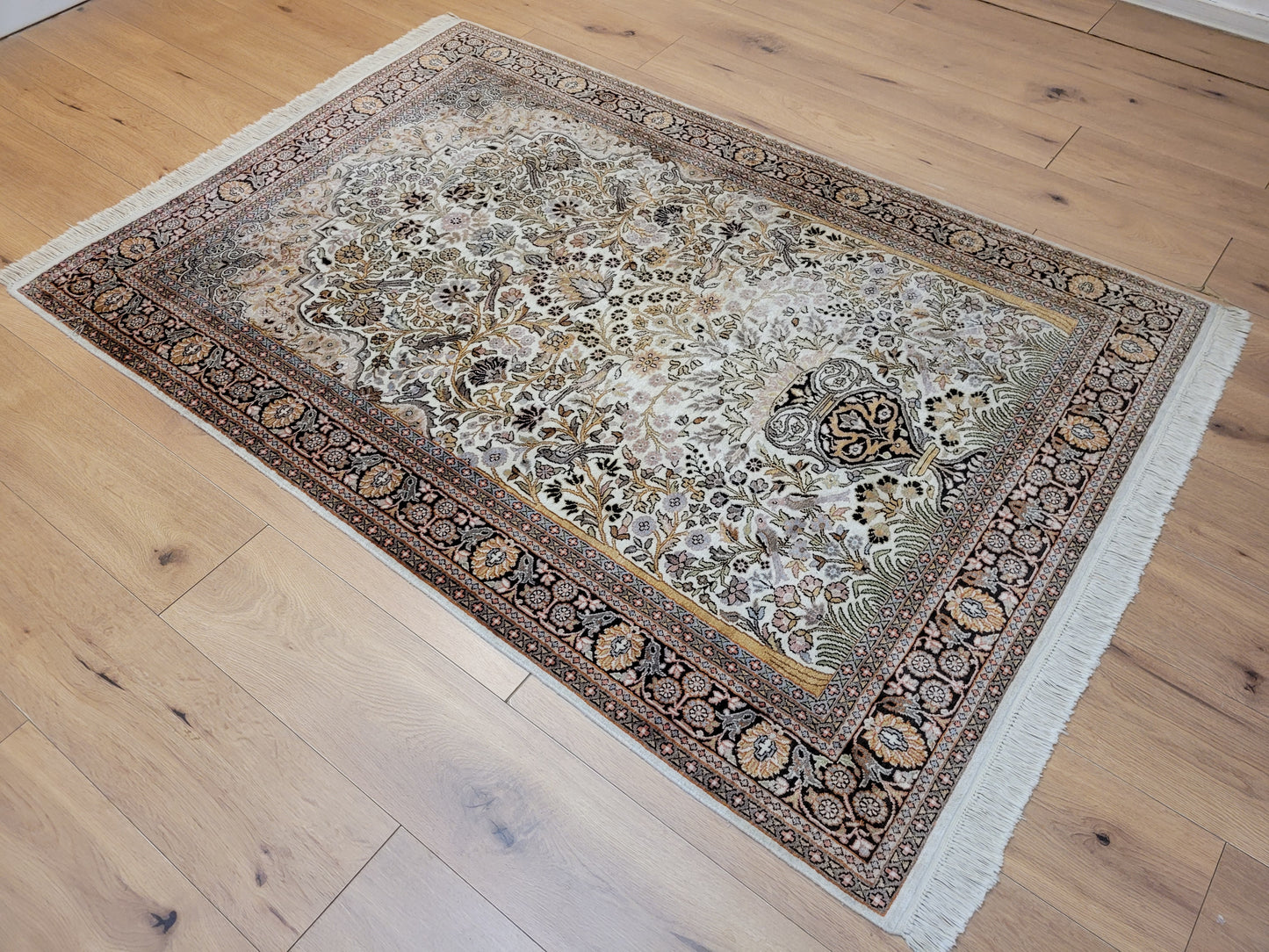 Kaschmir Teppich Seide feine Handknüpfung Lebensbaum Vase Design