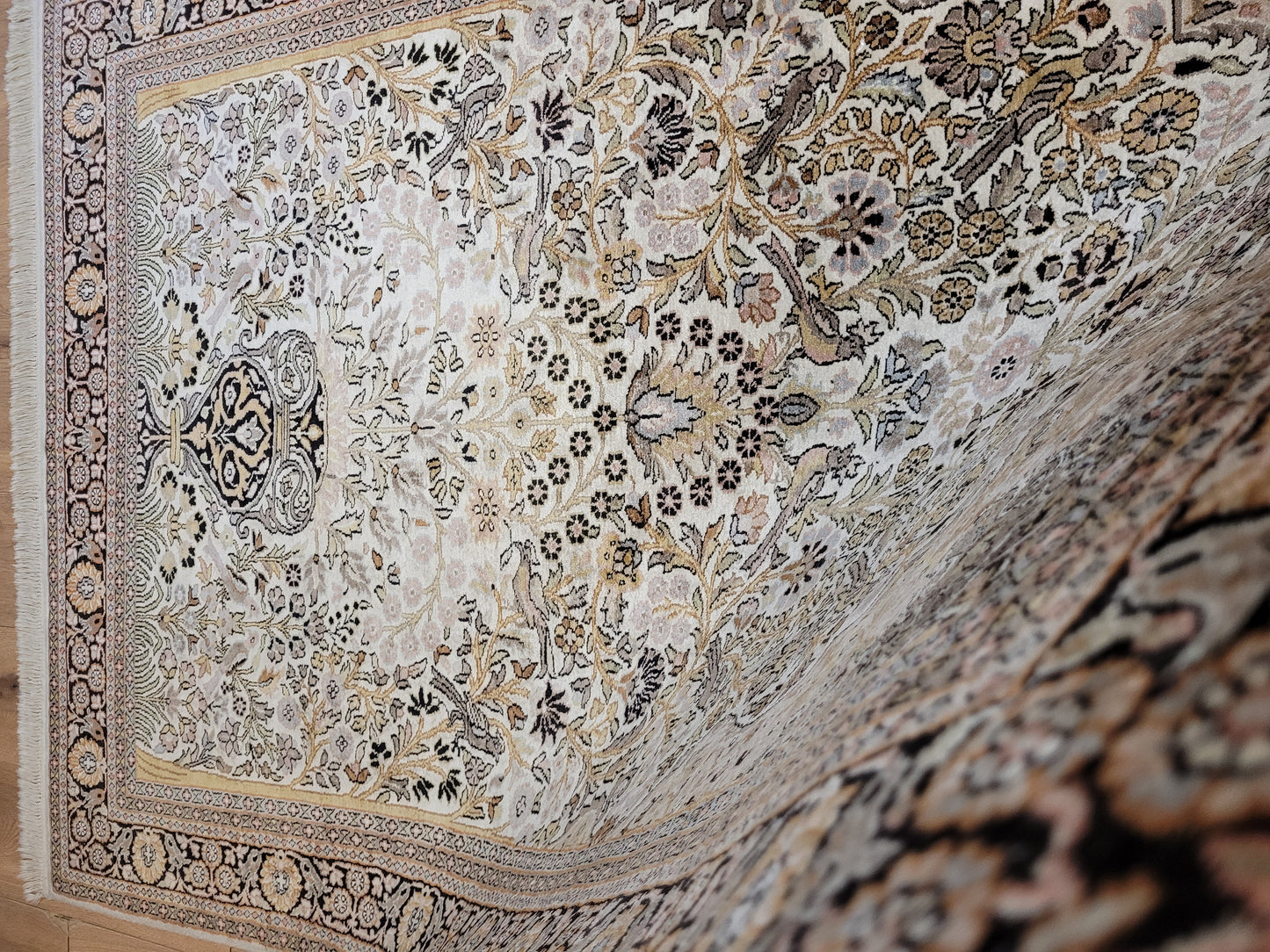 Kaschmir Teppich Seide feine Handknüpfung Lebensbaum Vase Design