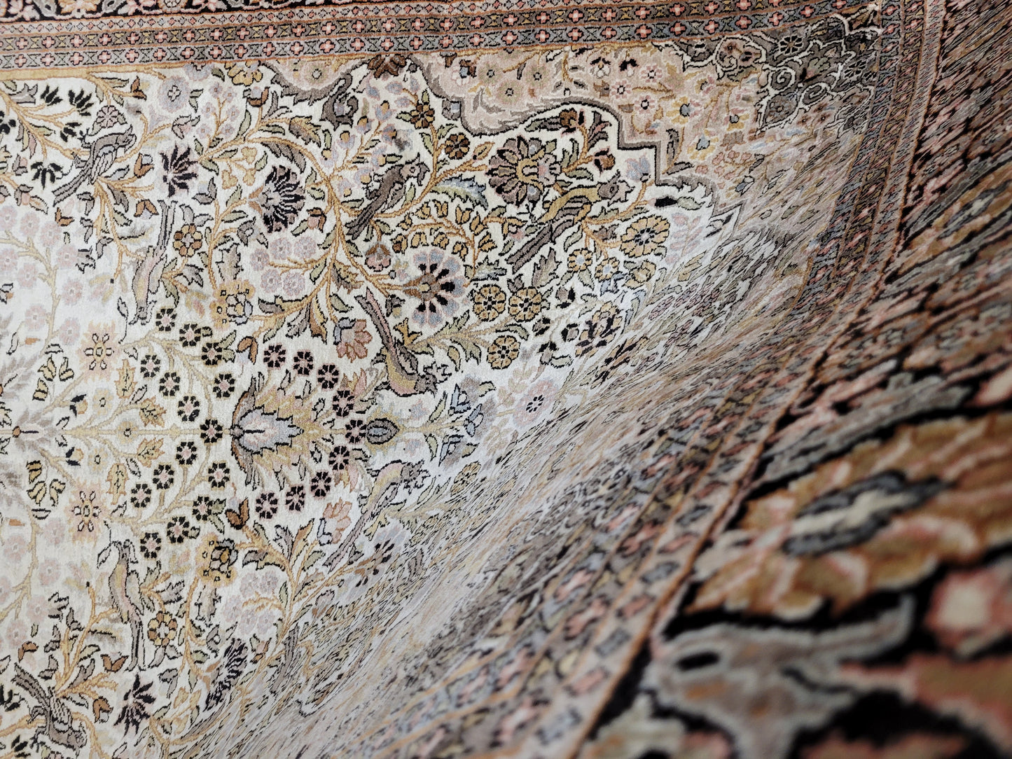 Kaschmir Teppich Seide feine Handknüpfung Lebensbaum Vase Design