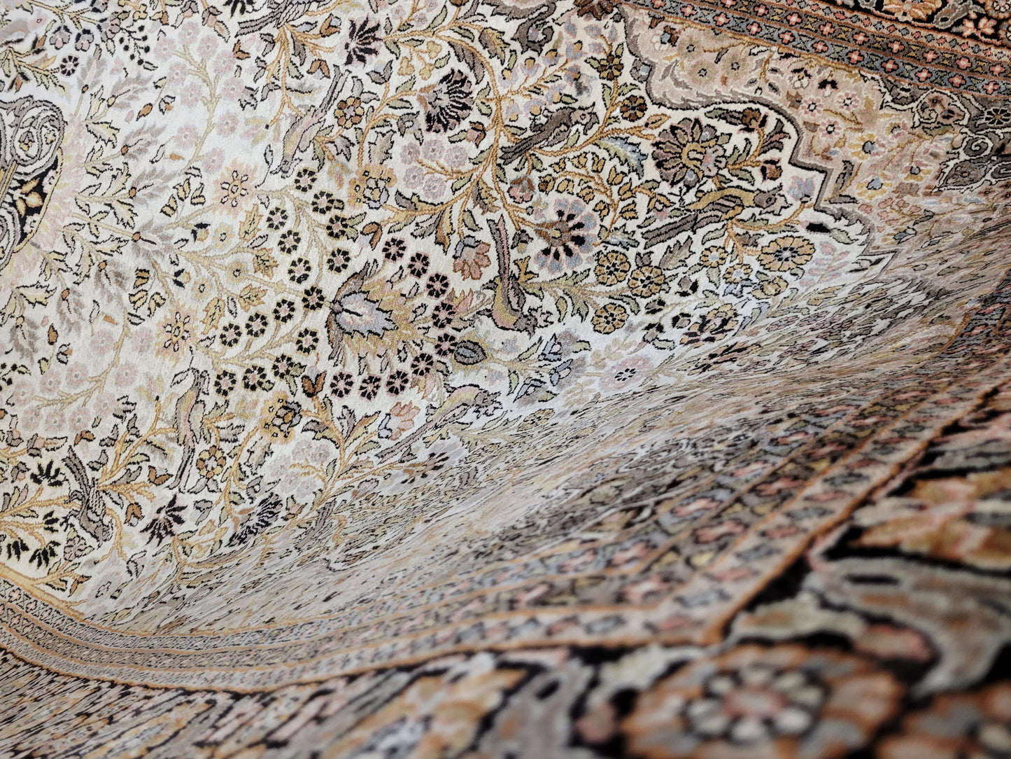 Kaschmir Teppich Seide feine Handknüpfung Lebensbaum Vase Design