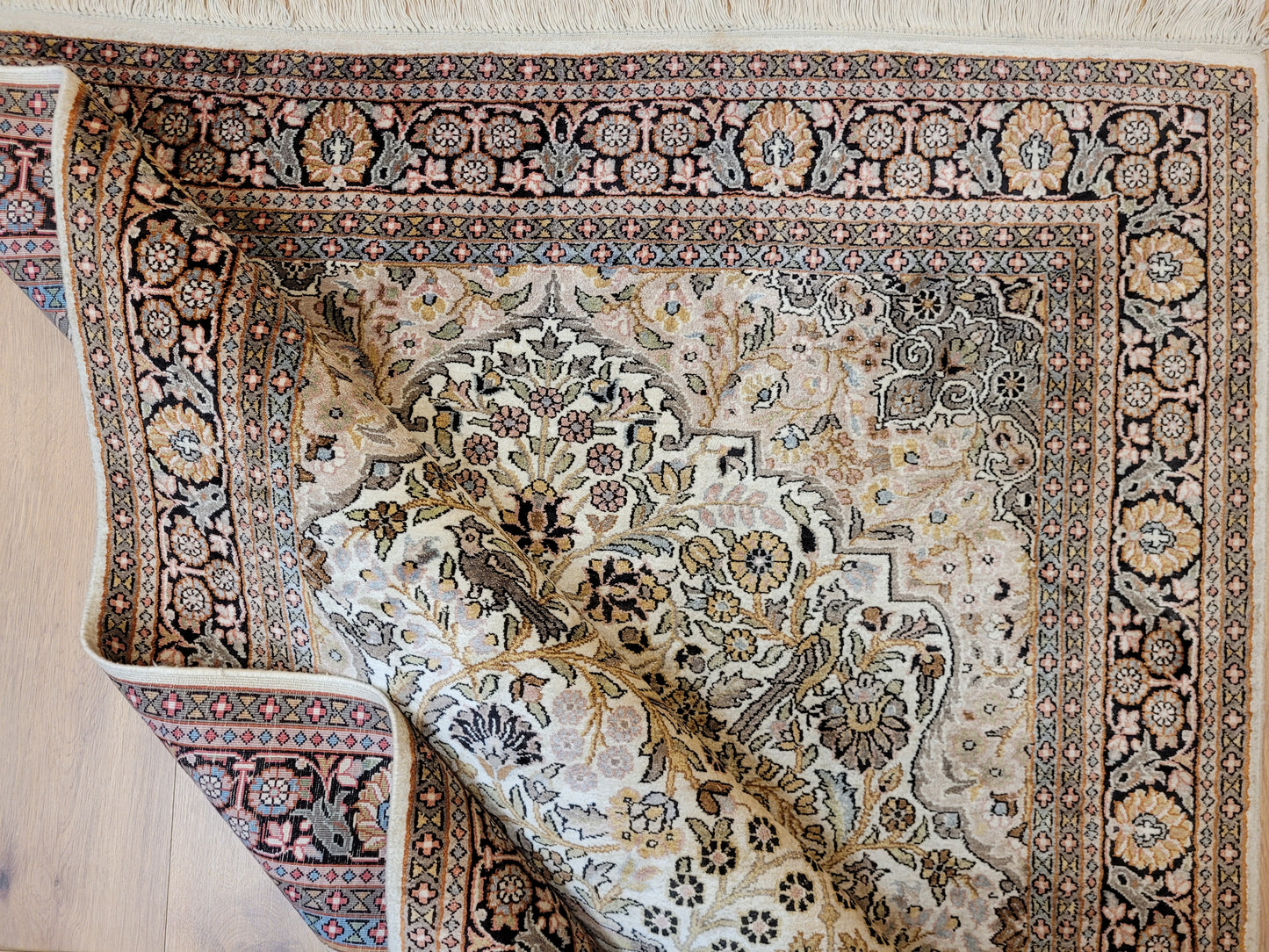 Kaschmir Teppich Seide feine Handknüpfung Lebensbaum Vase Design