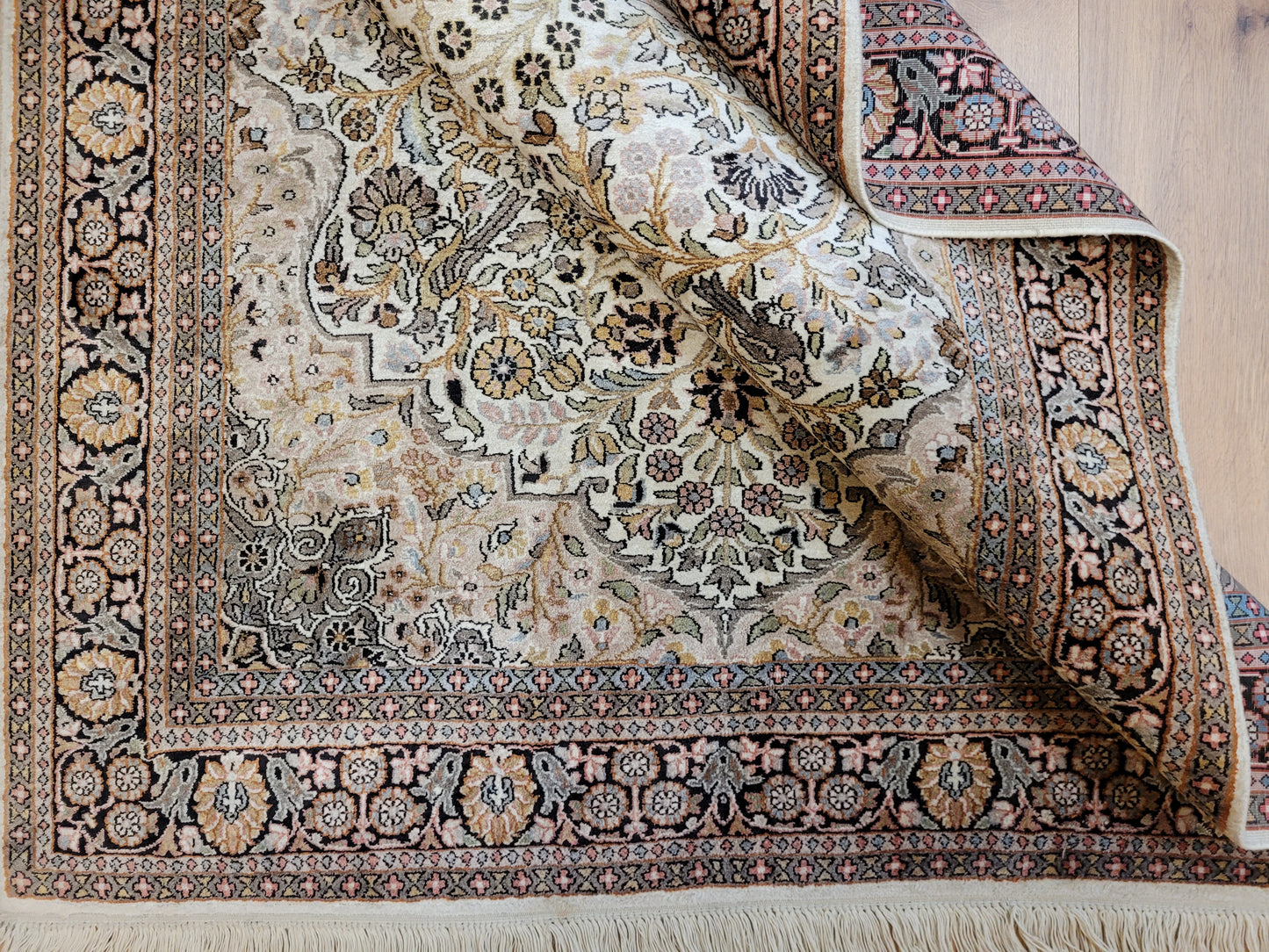 Kaschmir Teppich Seide feine Handknüpfung Lebensbaum Vase Design