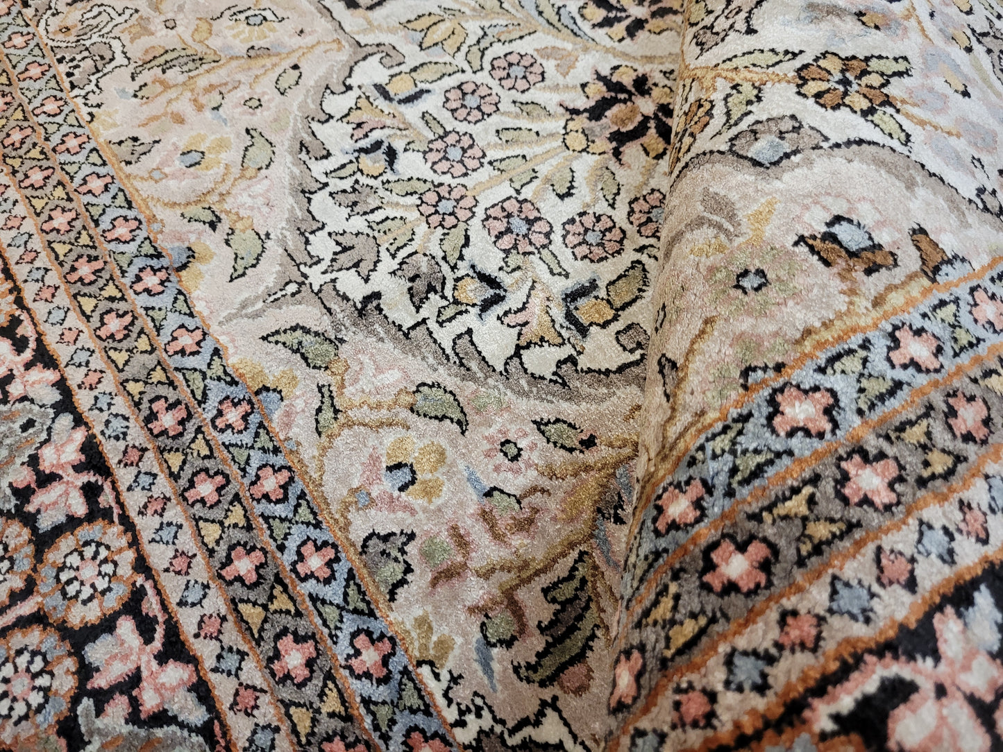 Kaschmir Teppich Seide feine Handknüpfung Lebensbaum Vase Design