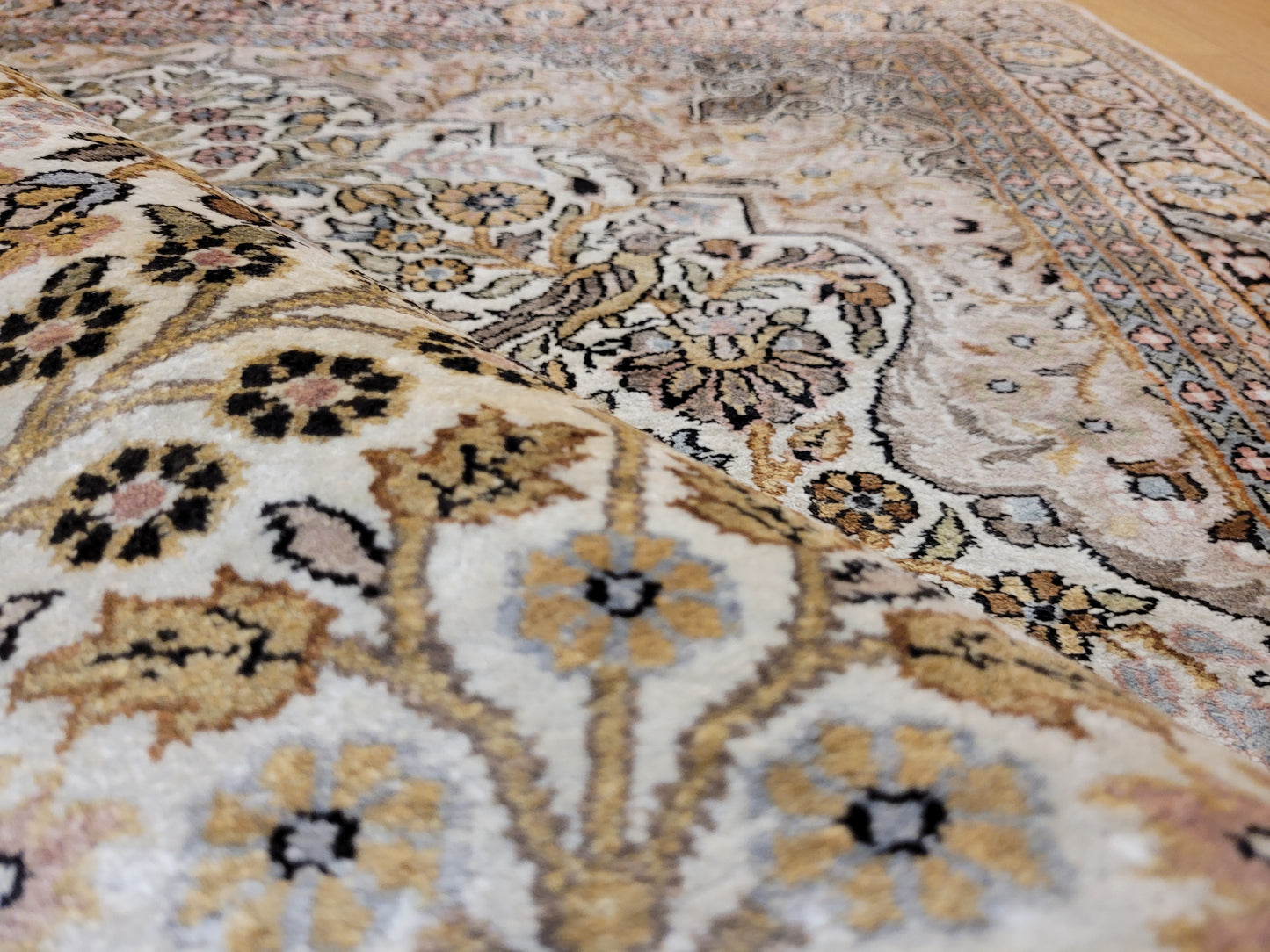 Kaschmir Teppich Seide feine Handknüpfung Lebensbaum Vase Design