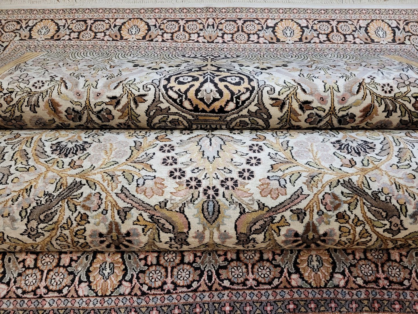 Kaschmir Teppich Seide feine Handknüpfung Lebensbaum Vase Design