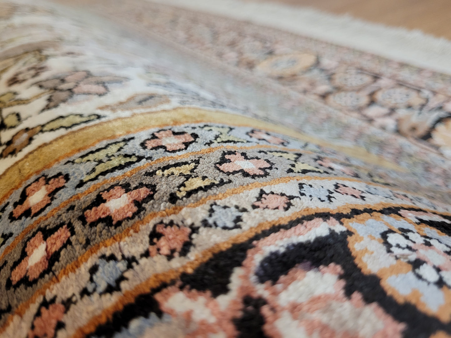 Kaschmir Teppich Seide feine Handknüpfung Lebensbaum Vase Design