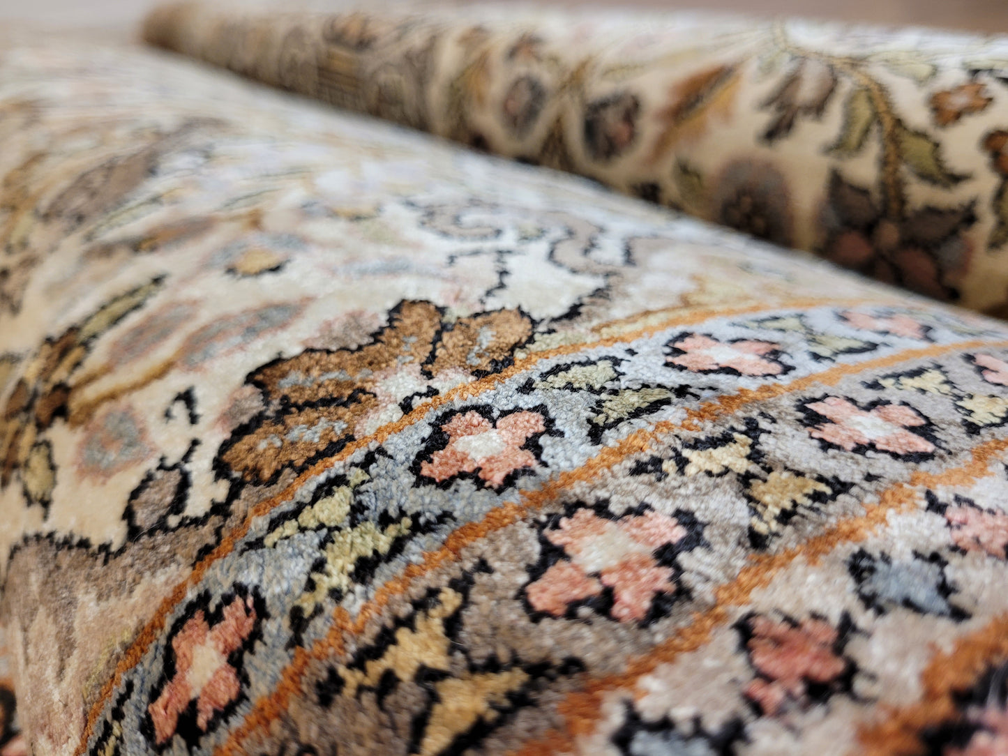 Kaschmir Teppich Seide feine Handknüpfung Lebensbaum Vase Design