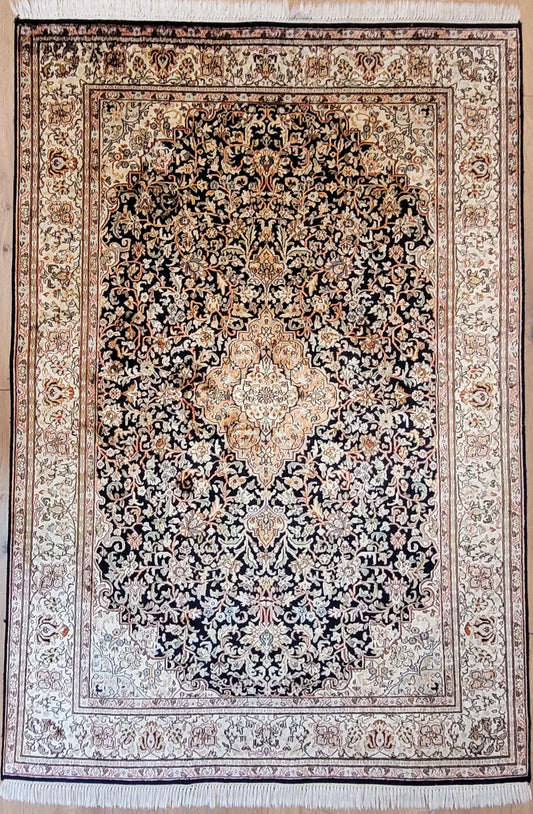 Ghom Teppich Seide feine Handknüpfung Medaillon Design