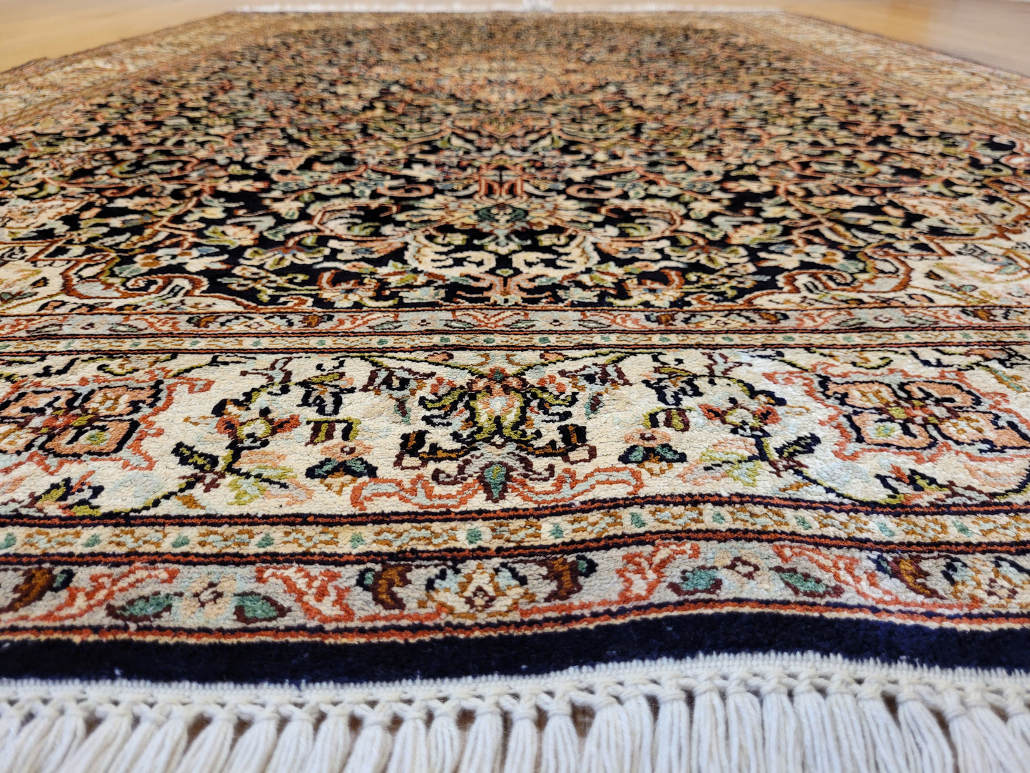 Ghom Teppich Seide feine Handknüpfung Medaillon Design