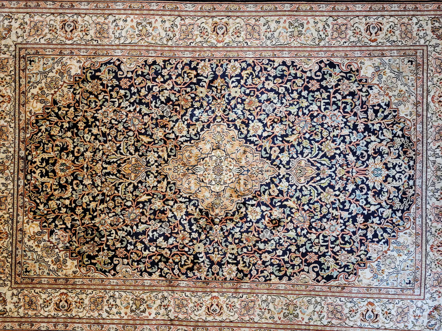 Ghom Teppich Seide feine Handknüpfung Medaillon Design