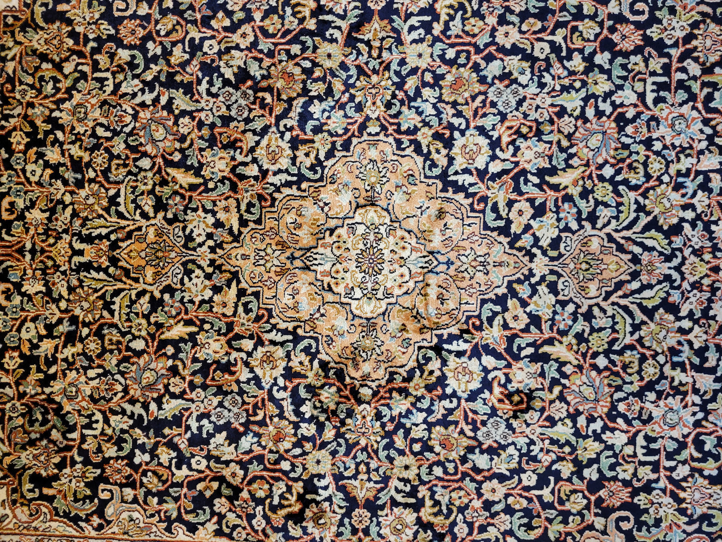 Ghom Teppich Seide feine Handknüpfung Medaillon Design