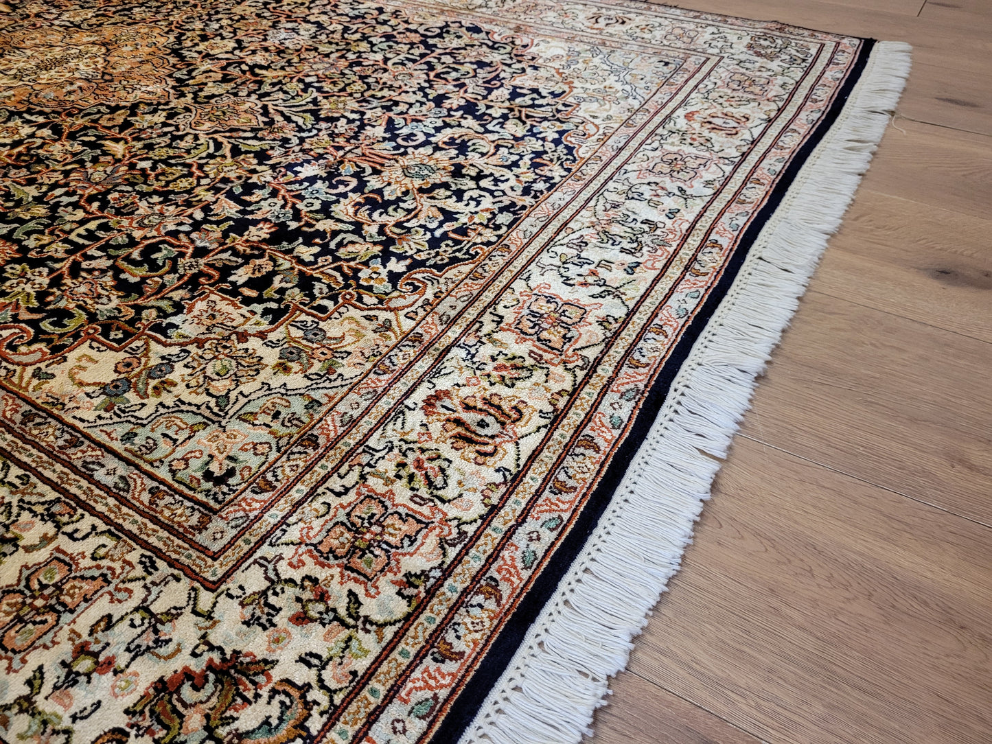 Ghom Teppich Seide feine Handknüpfung Medaillon Design