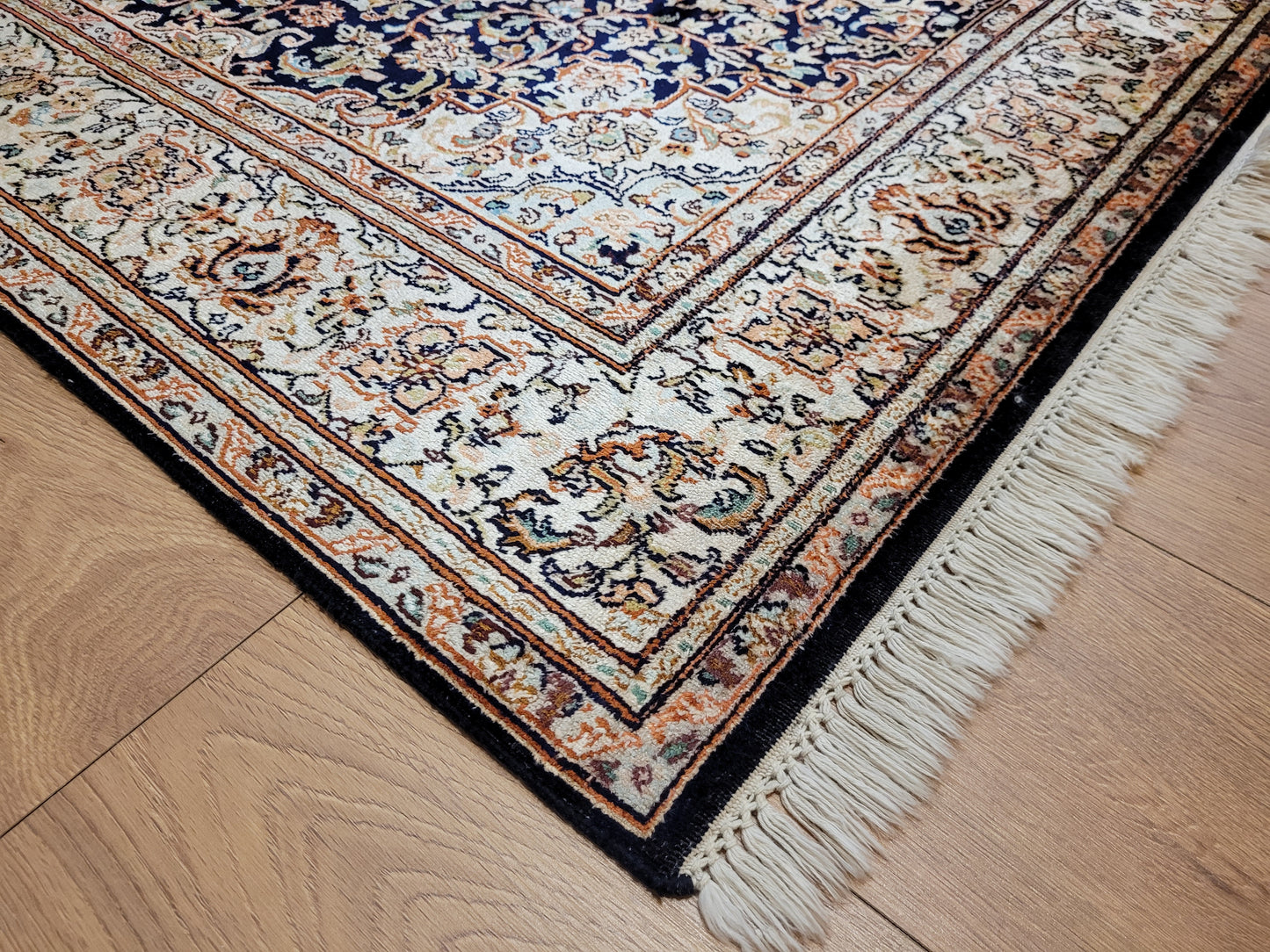 Ghom Teppich Seide feine Handknüpfung Medaillon Design