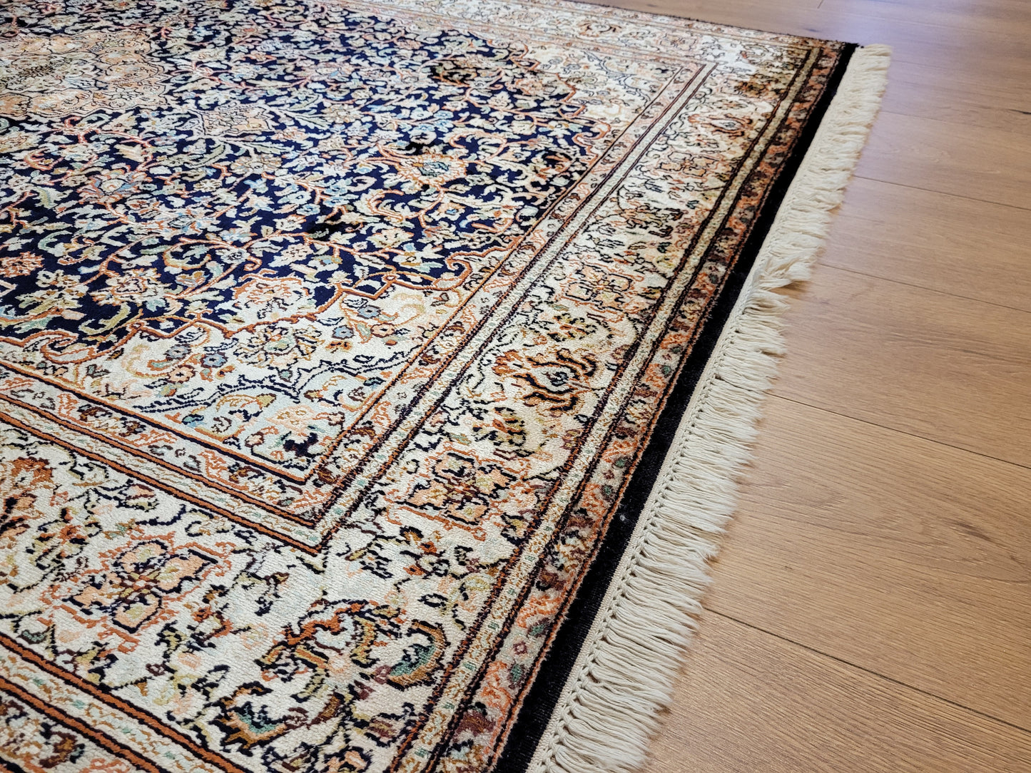 Ghom Teppich Seide feine Handknüpfung Medaillon Design