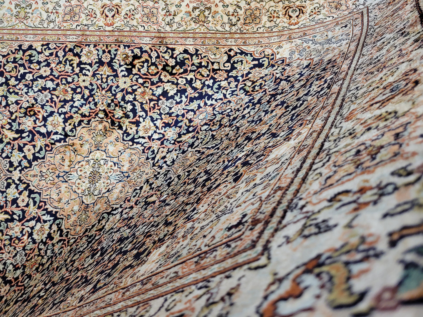 Ghom Teppich Seide feine Handknüpfung Medaillon Design