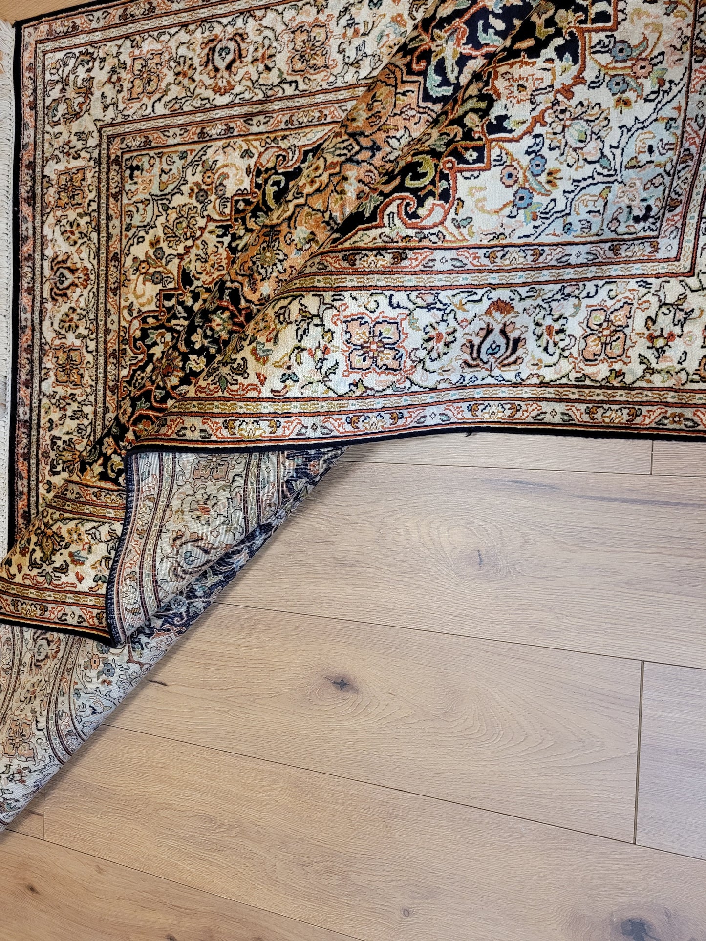 Ghom Teppich Seide feine Handknüpfung Medaillon Design